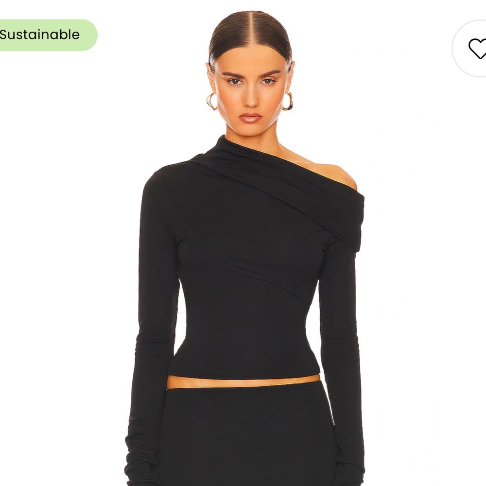 Helsa Matte Jersey Drape Shoulder Top in Black (xs)